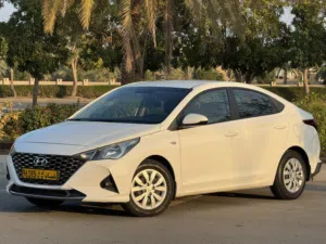 موديل 2022 وكالة عُمان -  Hyundai Accent بدون حوادث وصبغ بحالة الوكالة مسرفسة بالكامل