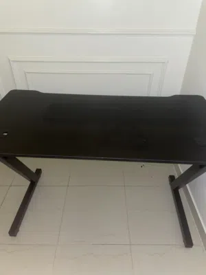 طاولة قيمنق black carbon