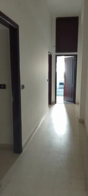 شقة للايجار قرب المدرسة المركزية