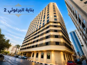 بناية أول ساكن علي كورنيش عجمان إطلالة بحرية . الرميلة .مدينة عجمان. الامارات العربية المتحدة
