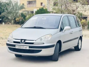 بيجو 807 موديل 2007 اللون رصاصي اطارات جدد