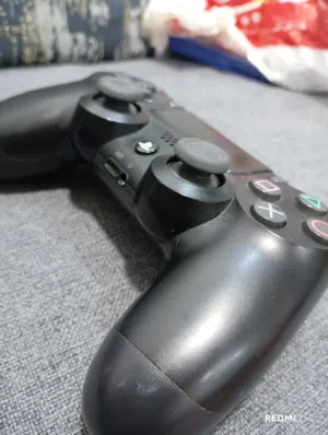 مستعمل سنتين ونص قير بليستيشن 4