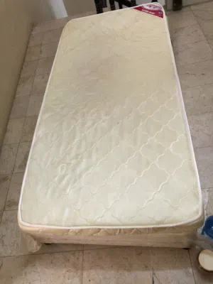 سرير مع مرتبه جديد استعمال اقل من شهر