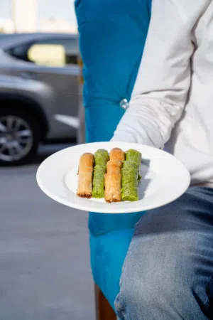 شيف حلويات شرقية ومعجنات متواجد بالبحرين