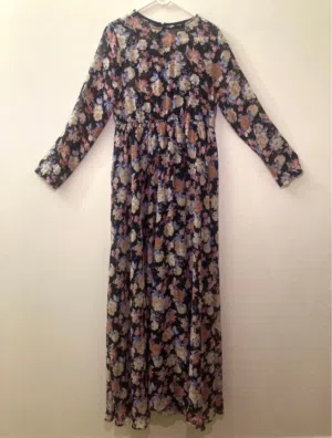 فستان ماكسي مورّد من SHEIN بأكمام طويلة – قياس L (40-42) – مستعمل بحالة ممتازة