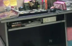 مكتب دراسة استعمال بسيط بحال الوكالة لون اسود للبيع