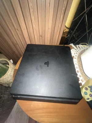 بلاي ستيشن 4 في وضع ممتاز جدا جدا