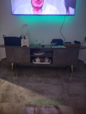 طاولة تلفزيون