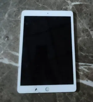 السلام عليكم.. آيباد الجيل السابع (iPad 7th Gen) للبيع بحالته الموضحة، الجهاز شغال وأداءه ممتاز