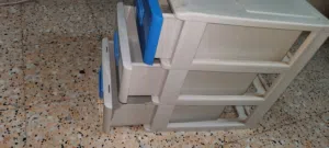 مصنف صغير  له ثلاثة ادراج