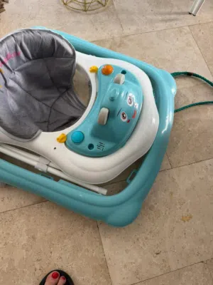 مشاية أطفال بحالة ممتازة