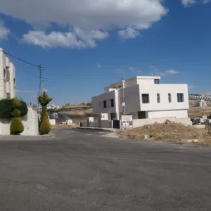 قطعة أرض للبيع الدمينة 1000متر سكن خاص أطلالة خلابة في أجمل موقع