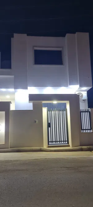 منزل في السراج طريق الأسلاك قريب علي الطريق