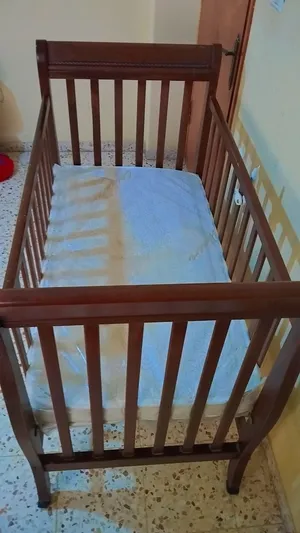 سرير أطفال من عمر شهور ل 3سنوات استعمال سنه فقط
