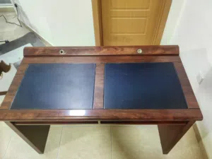 للبيع طاولة بنية للمكتب 12 BD