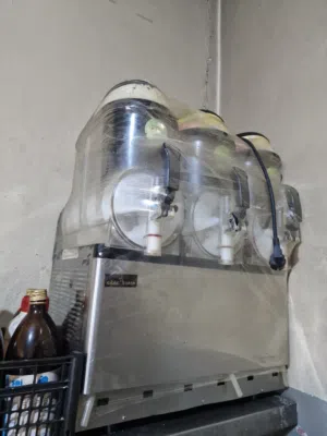 ماكينه سلاش نضيفه بحال الوكاله