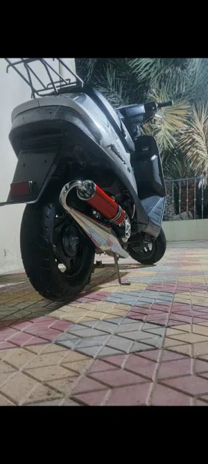 للبيع دراجه سوزوكي 100سيسي