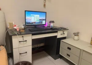 مكتب دراسة وعمل عصري – تصميم ذكي ومساحة عملية تصميم عصري بلون هادئ يناسب كل الديكورات الح