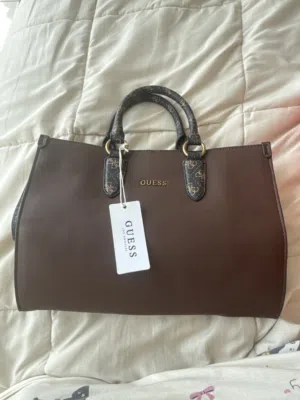 بيع شنطة guess original مكان الشراء فرنسا