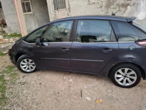 ستورين 2012 للبيع