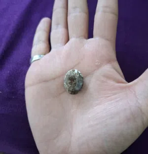 حجر عقيق يمني شكل جلد طبيعي   ، natural yamani agate stone