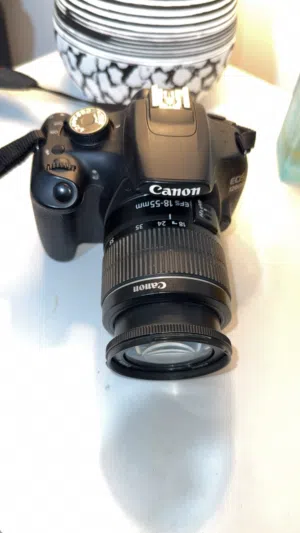 � للبيع: كاميرا Canon EOS 1200D بحالة ممتازة
