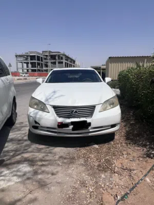 لكزس ES350 بصمة - دخول ذكي - مثبت سرعة - كراسي جلد كهربائية - فتحته سقف - ماشي 209 الف