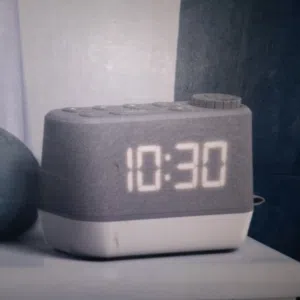 راديو ومنبه وساعة وشاحنة موبايل