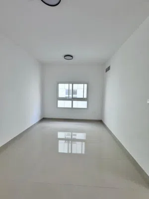 شقة غرفة وصالة للإيجار السنوي اول ساكن بالجرف 3 عجمان