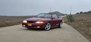 سيارة فورد موستانج GT 1998 كشف أحمر مستعملة بحالة ممتازة
