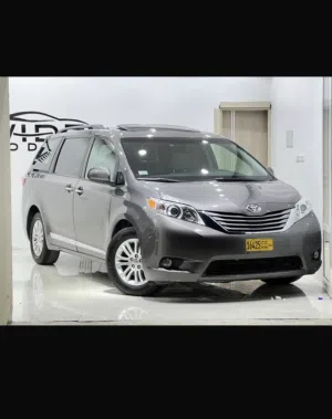 Used Toyota Sienna in Al Dakhiliya