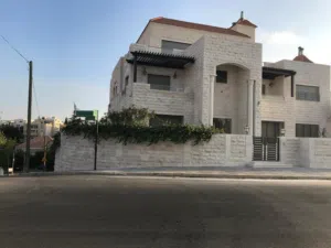 فيلا مستقلة للبيع دابوق 1700 م . مع العفش جديد