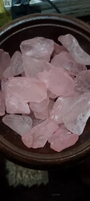 احجار طبيعيه ورديه الكوارتز