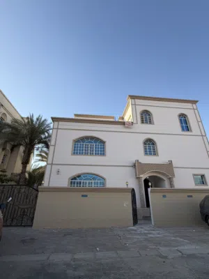 225 m2 3 Bedrooms Apartments for Rent in Muscat Ansab