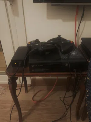 Xbox 360 E Modded - Aurora & FSD3 - 37 Games - 2 Controllers - 250GB (negotiable)