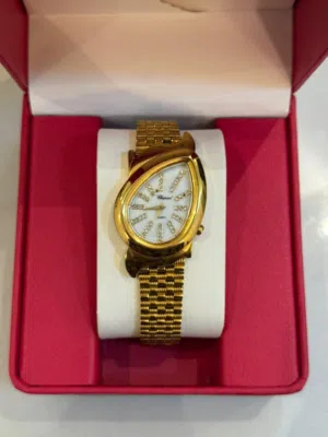 ساعه مميزه وجميله