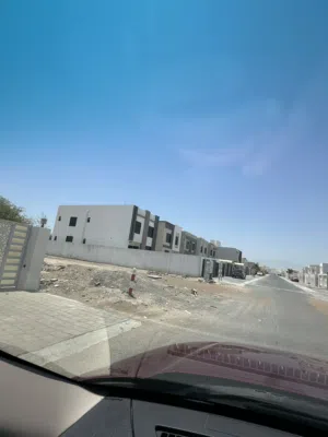 فرصه للبيع ارض بموقع مميز جميع الخدمات متوفر ولاية بركاء مزرع الحرث