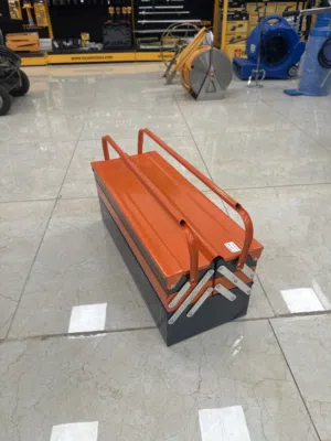 صندوق عده حديد فارغ