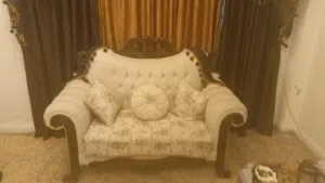 طقم كنب ملوكي ب لون مميز للبيع