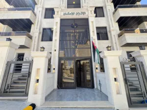 250 m2 3 Bedrooms Apartments for Sale in Amman Daheit Al Rasheed
