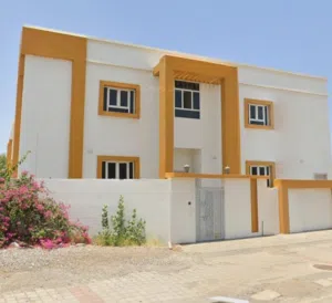 منزل جاهز للسكن، يجمع بين الموقع المميز والمساحة الواسعة والقيمة الاستثمارية العالية.