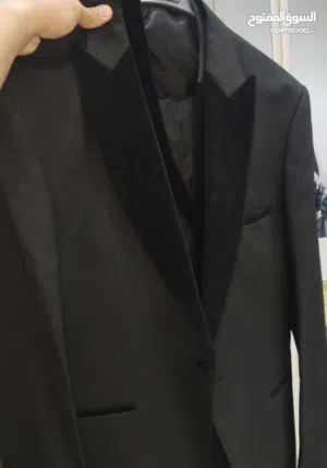 بدلة عريس بحالة ممتازه