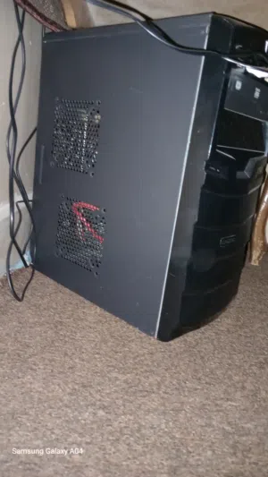 كمبيوتر للبيع  اوللبدل على بلايستيشن فور