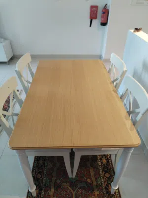 طاولة طعام بيضاء من إيكيا حجم متوسط