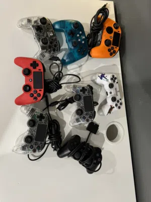 مجموعة أيدي ألعاب متنوعة للبيع – أيدي PS4 تشمل عدة ألوان، Nintendoswitchوللبيع 29 (بدون ارجاع)