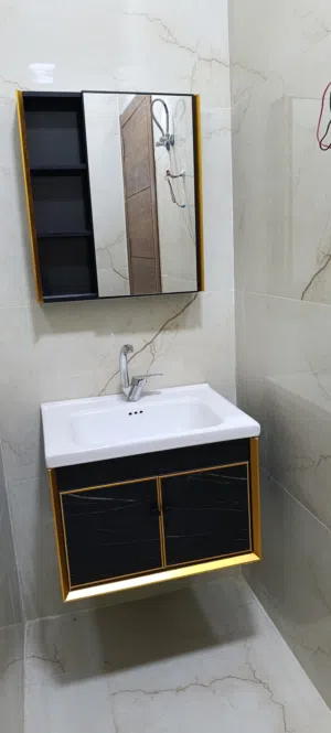 مغسلة حمام مع بطاريتها