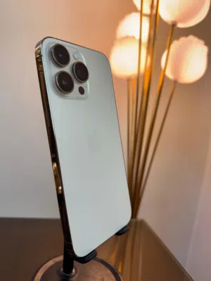 Iphone 14 pro 256 Gb لون ذهبي ولا شخط 2sim خطين والجهاز من انظف الاجهزة مش مسبتدل اي قطعه و مكفول