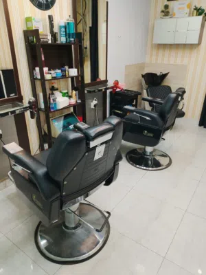 Men Saloon for Sale in a very moving area