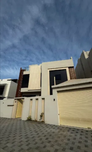 562 m2 5 Bedrooms Villa for Sale in Muscat Al Khoud