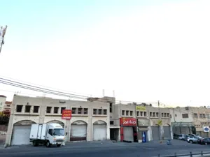 مخازن للإيجار طبربور-بجانب صالة ليالي الشرق بمساحة 80 متر بالأضافة إلى سدّة موقع حيوي على الأوتستراد